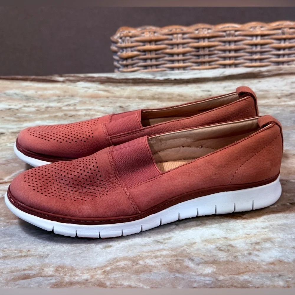 Women’s VIONIC Roxan rose leather sneakers. Size 8.5 - Picture 4 of 8